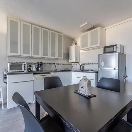 Sea View And Parking Apartment
